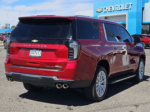 Used 2025 Chevrolet Suburban Premier image 4