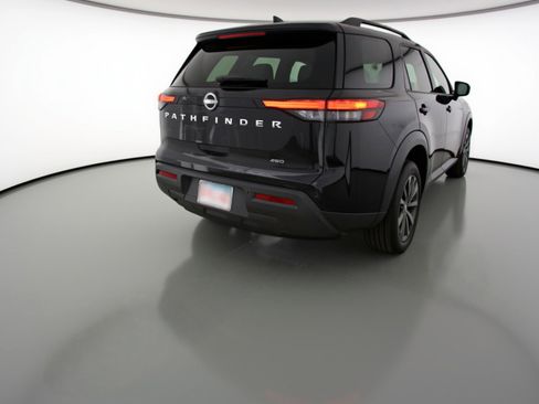 Used 2025 Nissan Pathfinder SV image 9