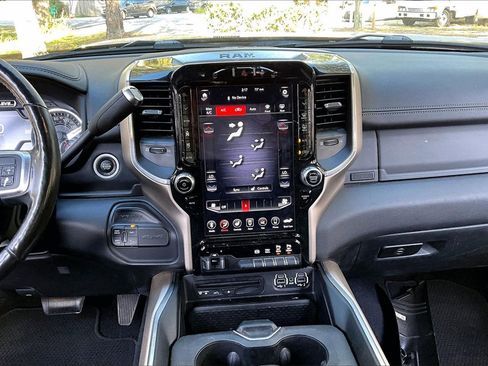 Used 2019 RAM 2500 Laramie w/ Black Appearance Package image 9