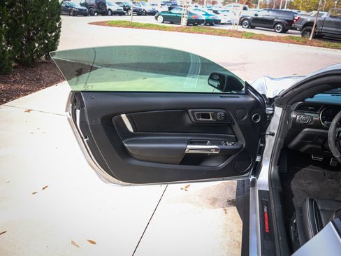 Used 2020 Ford Mustang Shelby GT500 w/ Technology Package image 14