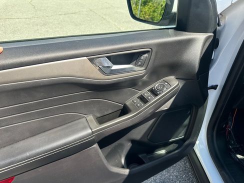 Used 2021 Ford Escape SE FWD image 12