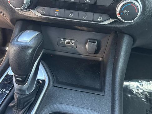 Used 2022 Nissan Sentra SV FWD image 19