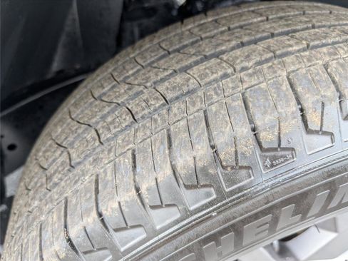 Used 2025 Nissan Frontier SV w/ SV Convenience Package image 42