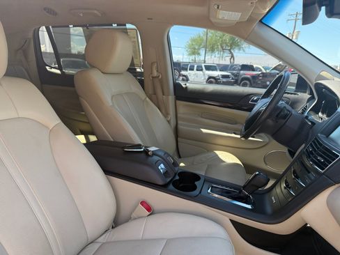 Used 2013 Lincoln MKT FWD image 32