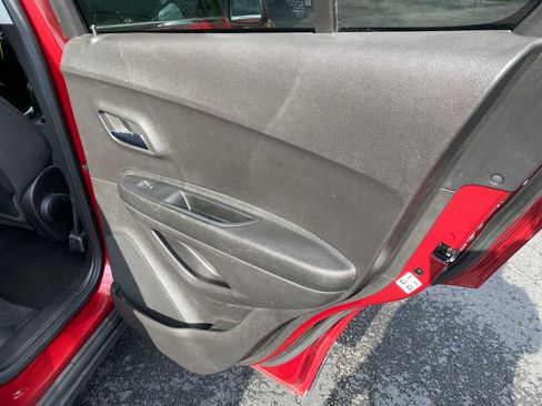 Used 2019 Chevrolet Trax LT FWD image 31