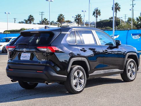 Used 2025 Toyota RAV4 XLE image 9