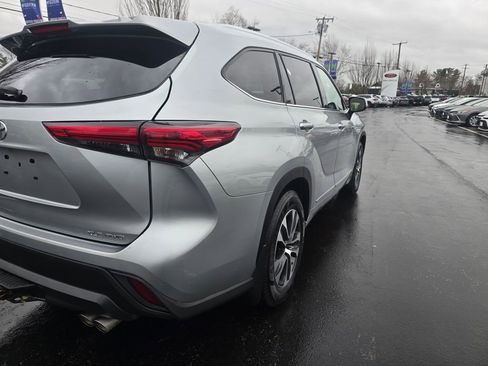 Used 2021 Toyota Highlander XLE AWD/4WD image 7
