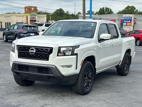 Used 2024 Nissan Frontier SV w/ SV Convenience Package RWD image 2