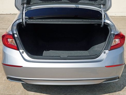 Used 2022 Honda Accord LX image 9