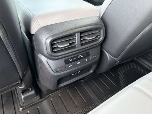 Used 2025 Honda Pilot Touring image 32