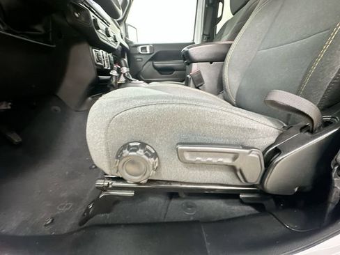 Used 2024 Jeep Wrangler Unlimited Sport AWD/4WD image 15