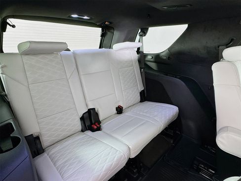 Used 2026 Cadillac Escalade Platinum Sport w/ LPO, ONYX Package image 31