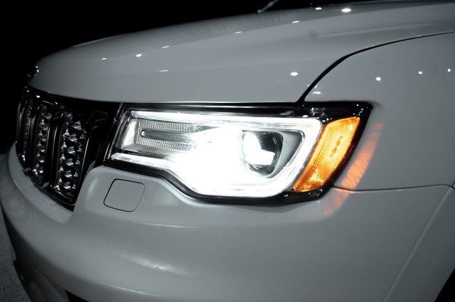 Used 2018 Jeep Grand Cherokee Summit AWD/4WD image 7