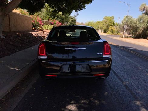Used 2019 Chrysler 300 Limited AWD/4WD image 11