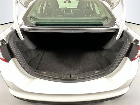 Used 2015 Ford Fusion SE FWD image 24