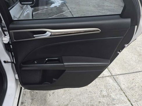 Used 2013 Ford Fusion SE image 32