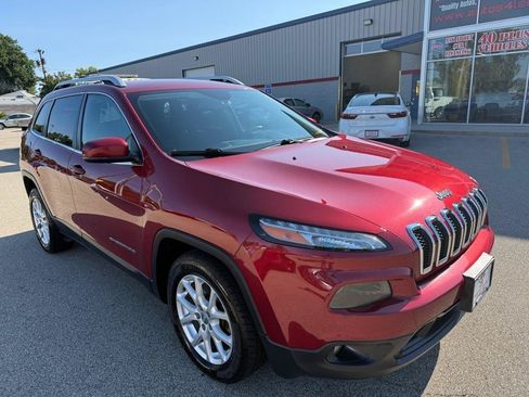 Used 2015 Jeep Cherokee Latitude w/ Cold Weather Group FWD image 3