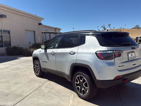 Used 2024 Jeep Compass Trailhawk AWD/4WD image 10