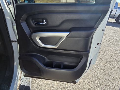 Used 2019 Nissan Titan SV w/ SV Convenience Package image 14