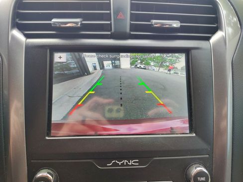 Used 2019 Ford Fusion SE FWD image 16