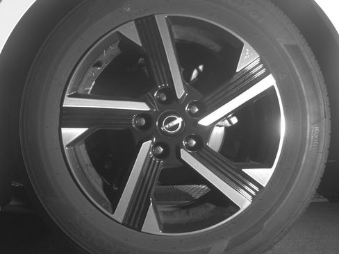Used 2025 Nissan Sentra SV FWD image 14