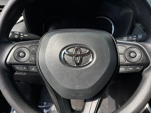 Used 2025 Toyota RAV4 LE image 27