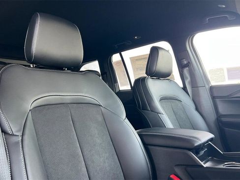 New 2025 Jeep Grand Cherokee Altitude image 17