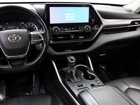 Used 2023 Toyota Highlander XLE image 16