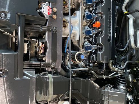 Used 2020 Honda HR-V Sport image 9