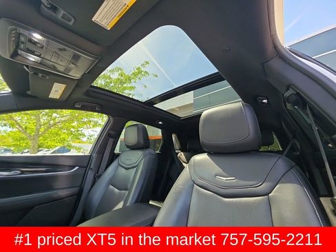 Used 2021 Cadillac XT5 Premium Luxury image 11