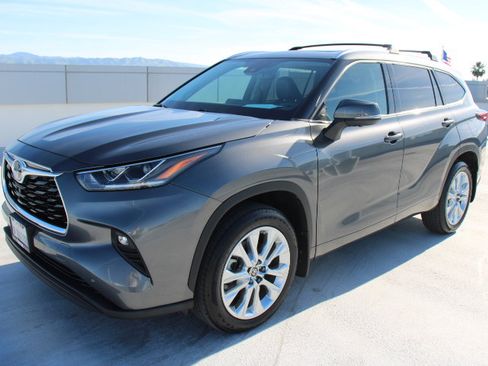 Used 2024 Toyota Highlander Limited image 6