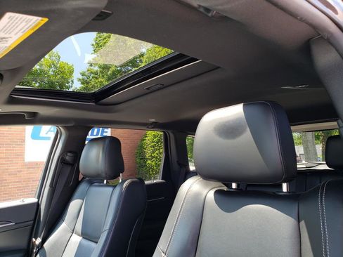 Used 2017 Jeep Grand Cherokee Limited AWD/4WD image 10