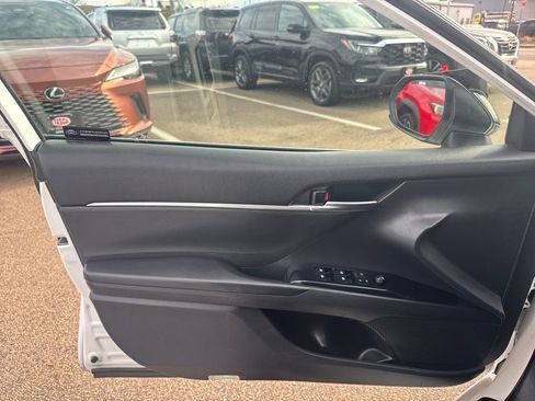 Used 2019 Toyota Camry SE image 30