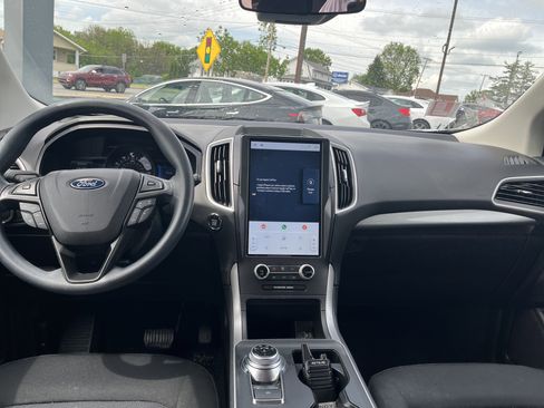 Used 2022 Ford Edge SE w/ Black Appearance Package AWD/4WD image 14