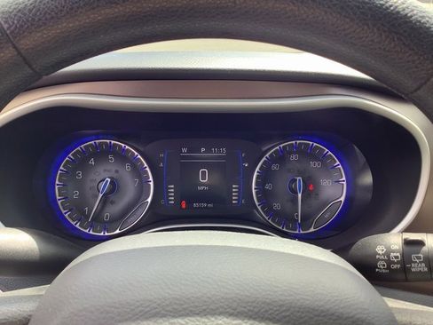 Used 2021 Chrysler Voyager Lxi image 14