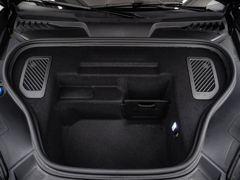 Certified 2025 Porsche Macan 4S Electric AWD/4WD image 29