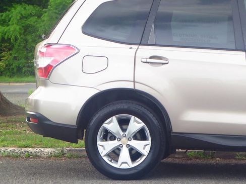 Used 2015 Subaru Forester 2.5i Premium w/ All-Weather Package AWD/4WD image 27
