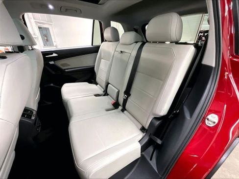 Used 2019 Volkswagen Tiguan SE w/ Panoramic Sunroof Package image 28