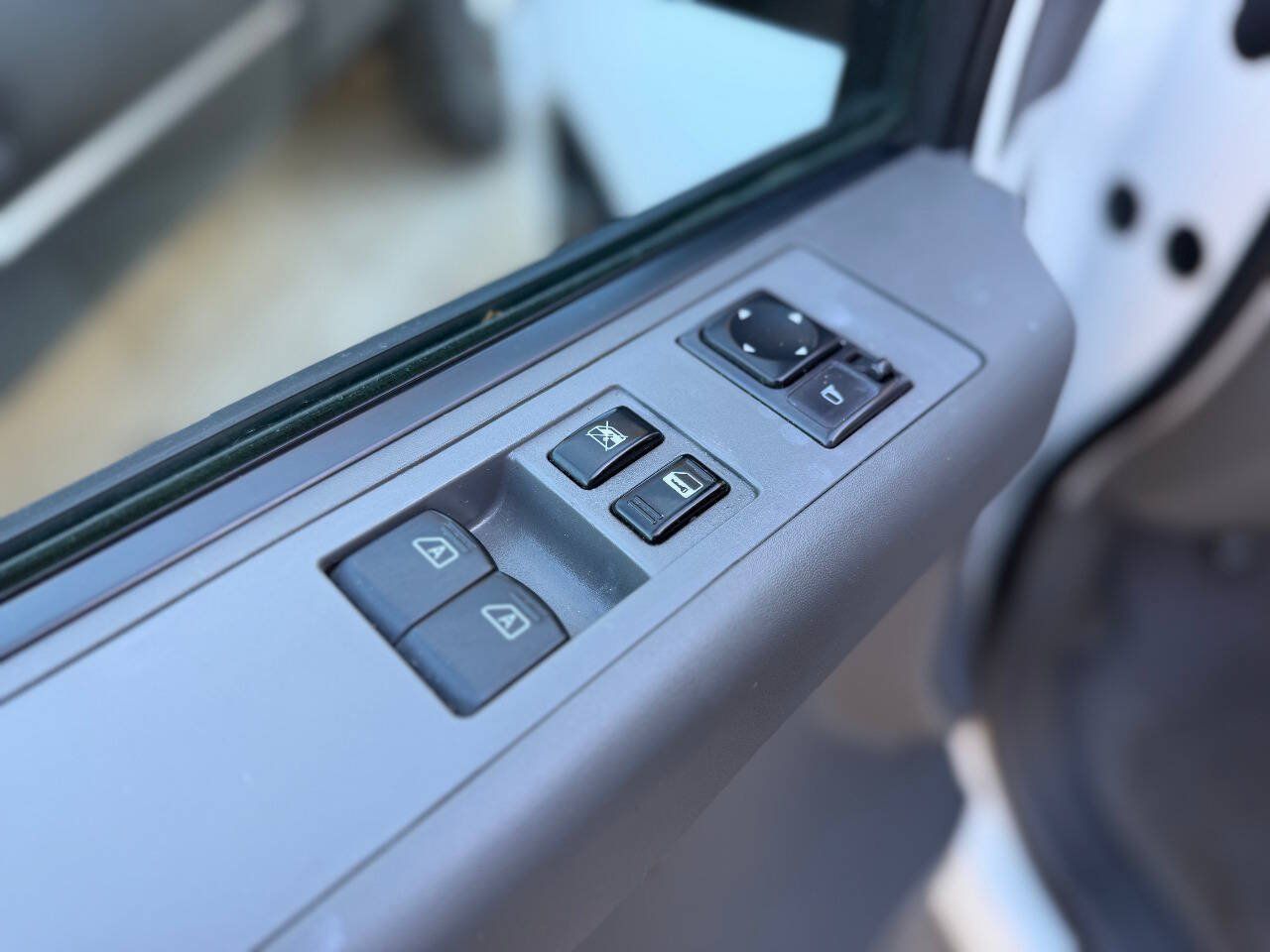 Used 2005 Nissan Titan SE RWD image 19