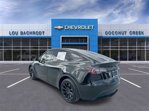 Used 2022 Tesla Model Y Long Range image 6