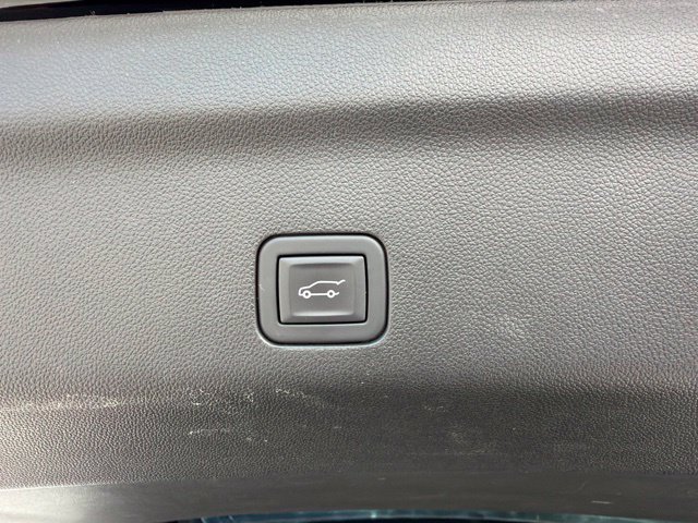 Certified 2023 GMC Yukon SLT w/ SLT Luxury Package AWD/4WD image 31
