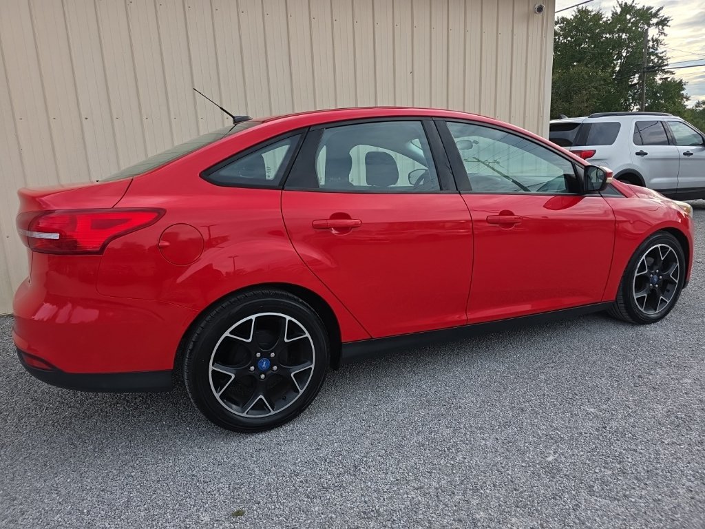 Used 2015 Ford Focus SE FWD image 4