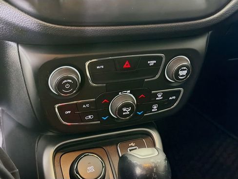 Used 2019 Jeep Compass Latitude w/ Popular Equipment Group image 18