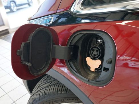 Used 2018 Chevrolet Bolt Premier w/ Driver Confidence II Package FWD image 24