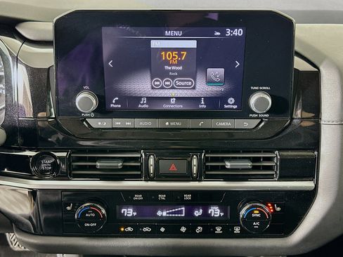 Used 2025 Nissan Pathfinder SV image 23