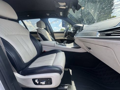 Used 2019 BMW X7 xDrive40i w/ Premium Package AWD/4WD image 18