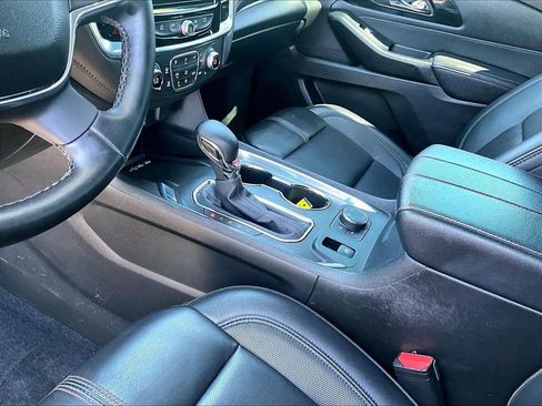 Used 2023 Chevrolet Traverse RS AWD/4WD image 18