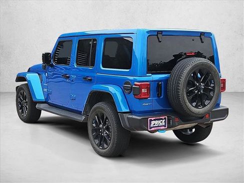 Used 2022 Jeep Wrangler Unlimited Sahara w/ Cold Weather Group AWD/4WD image 7