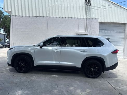 Used 2024 Toyota Grand Highlander AWD image 8