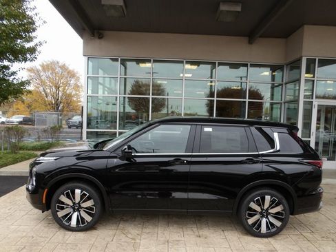 New 2025 Mitsubishi Outlander SE image 4